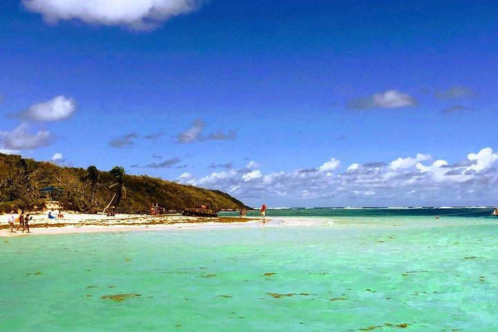 Culebra Power Boat Snorkeling & Beach Tour With Transportation