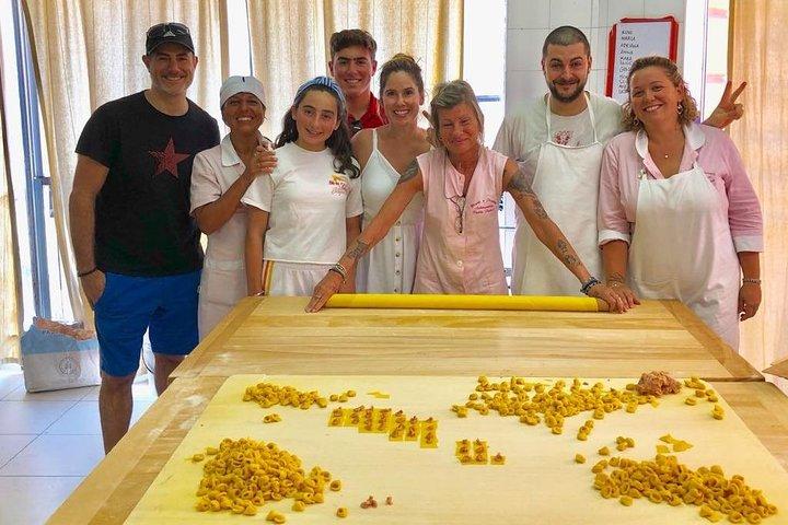 Small Group Bologna Food Tour – Local Food & Market Experience