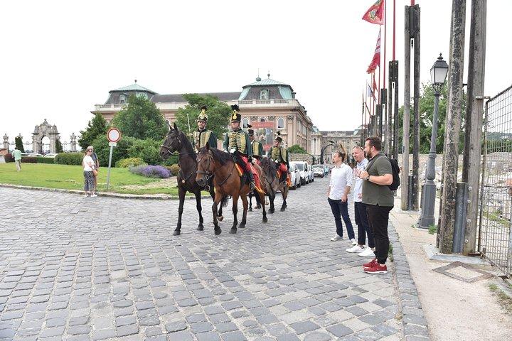 Castle District tour with Matthias Church Ticket & Cake & Coffee