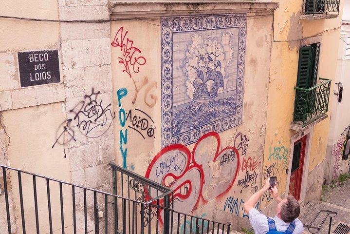 Alfama Photo Walk – Lisbon Photography Experience Led by a Local