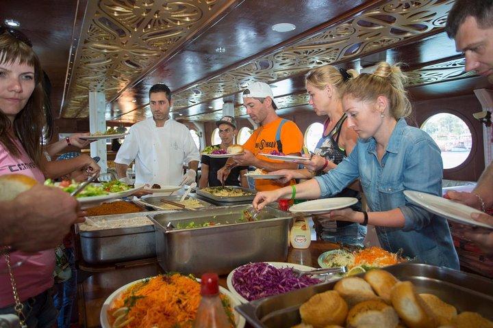 Kemer: Luxury Yacht Tour near Olympus and Phaselis Bay with Lunch