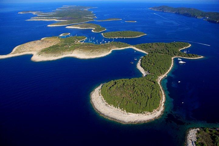 Exclusive Private Tour: Red Rocks & Pakleni Islands
