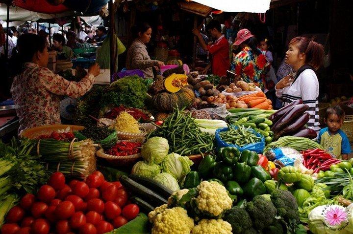 Siem Reap Evening Street foods Tours by Tuk Tuk
