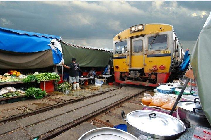 Railway & Floating Market Tour with Paddle Boat Ride