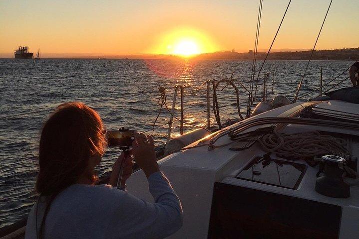 Cascais Private Luxury Sunset 2h Cruise with a drink