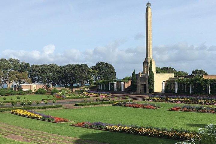 Auckland City Private Tour for Couples. Be chauffeur driven with added extras.