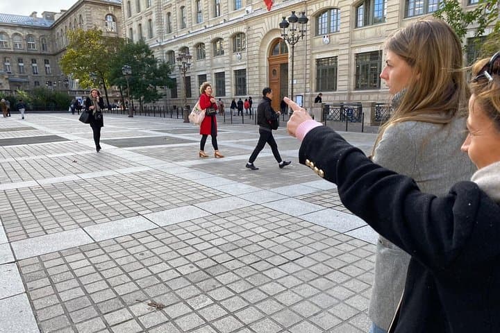 Paris Highlights Tour: Notre-Dame & Louvre Semi-Private & Private