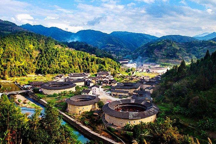 Private Transfer Service between Xiamen City and Nanjing Tulou