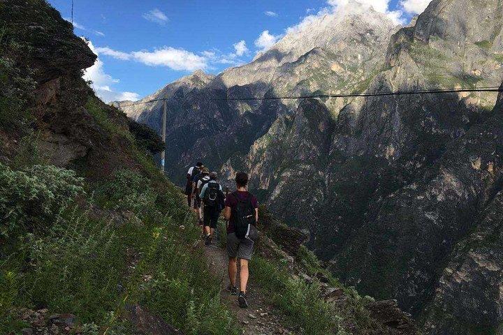 2-Days Tiger Leaping Gorge Hiking Tour from Lijiang