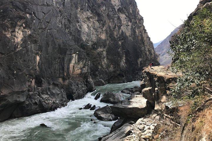 Lijiang Train Station Pick up and Tiger Teaping Gorge Private Tour