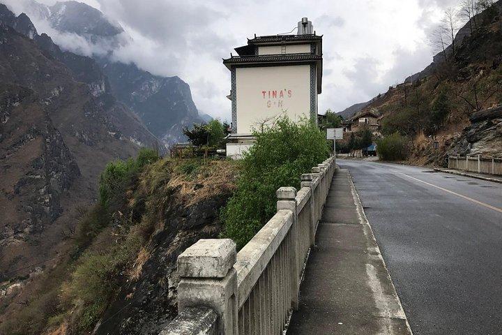 2-Days Lijiang Tiger Leaping Gorge Hiking Tour and drop off at Lijiang area