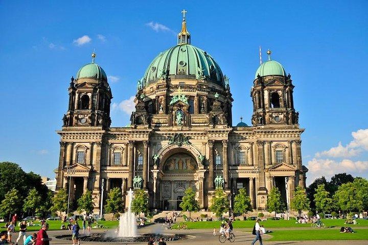 Private Transfer: Berlin to Brandenburg Airport BER in Luxury Van