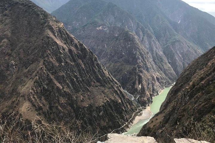 2-Days Lijiang Tiger Leaping Gorge Hiking Tour and drop off at Lijiang area