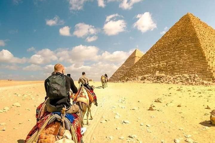 Tour around the Pyramids on a Camel