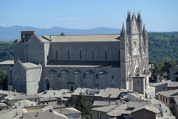 Private One way transfer from Florence to Rome with 2 hours stop in Orvieto
