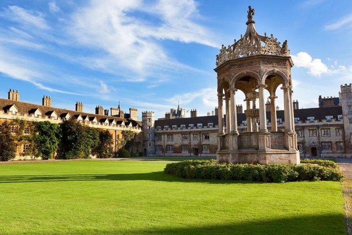 Discover Oxford and Cambridge with Guide from London by Coach