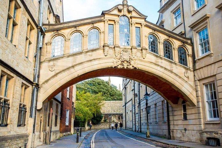 Discover Oxford and Cambridge with Guide from London by Coach