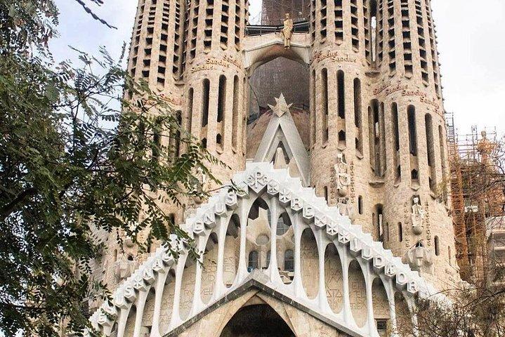 Gaudí Essential : Sagrada Familia Guided Tour