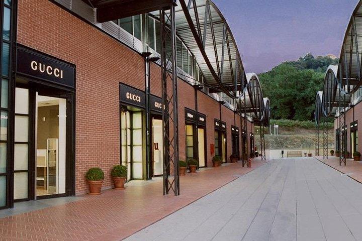 Private Transfer from Florence to Rome with 3 hours stop in The Mall Lux Outlet