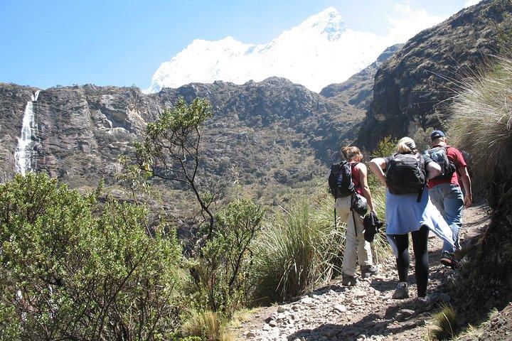 Lake 69 Full-Day Hiking Tour from Huaraz