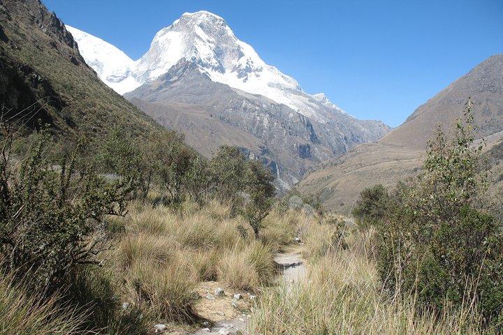 Lake 69 Full-Day Hiking Tour from Huaraz