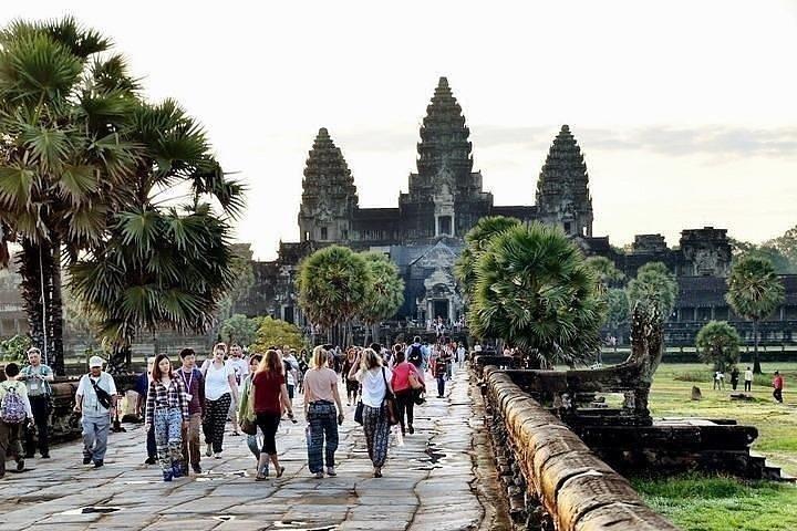 Angkor Wat Sunrise Small-Group Tour From Siem Reap - Free Hotel Pickup