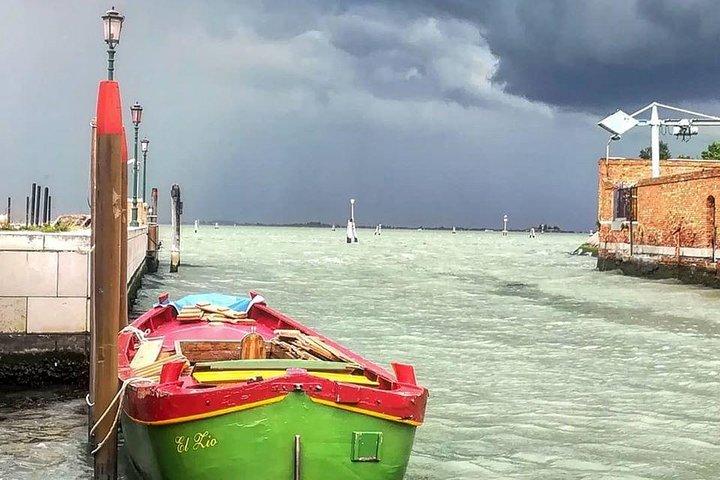 Learn to Row in the Venice Canals