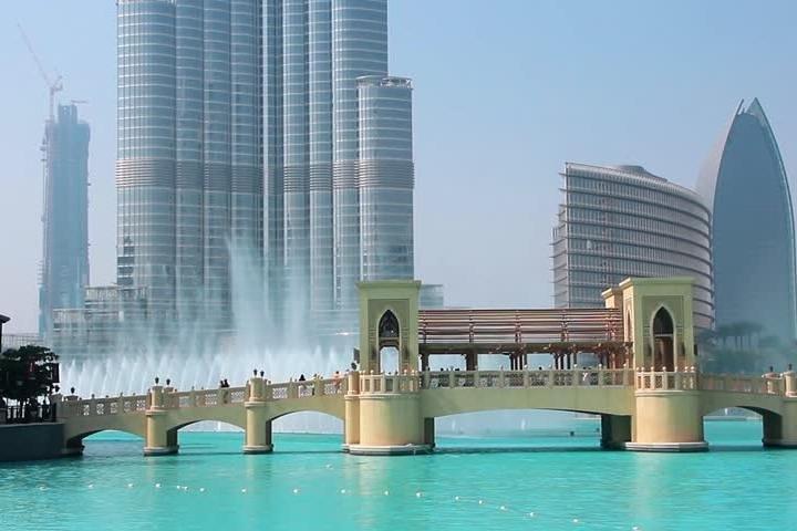 Arrival Transfer: Dubai Airport DXB to Dubai in Business Car