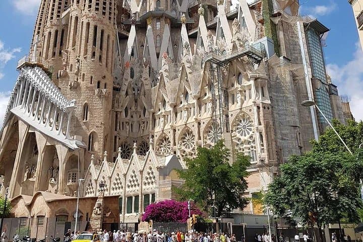 Explore Sagrada Familia with a Skip-the-Line Guided Tour