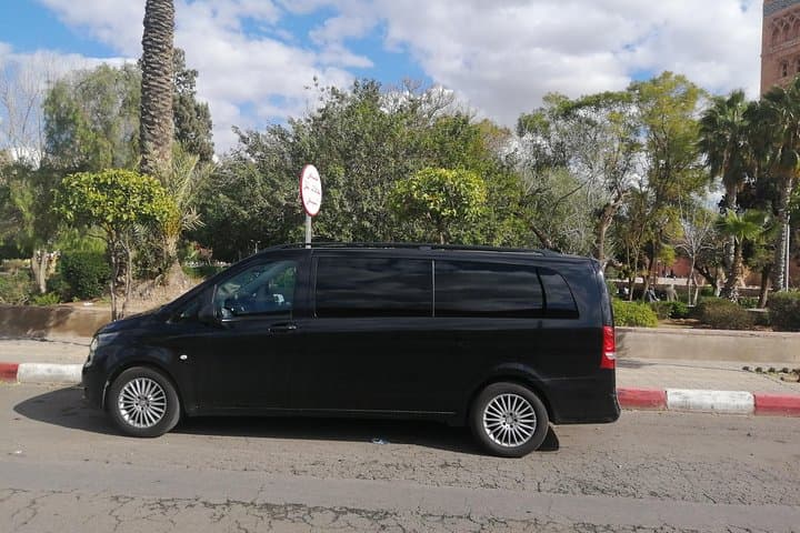 "Exclusive Departures: Marrakesh Hotels to Menara Airport"