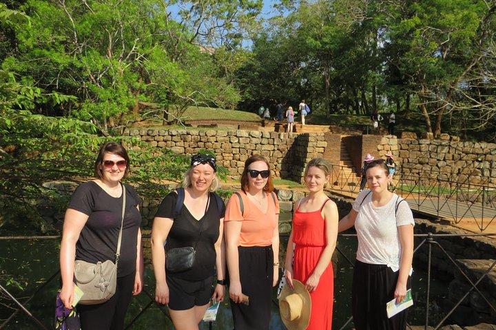 Kandy Tuk Tuk City Tour – Temple of the Tooth, Lake & Viewpoints