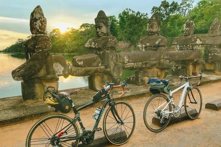 Angkor Wat & Bayon:: the Smiling Temple Bike Tour