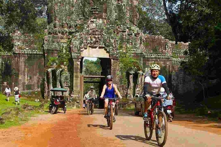 Angkor Wat & Bayon:: the Smiling Temple Bike Tour