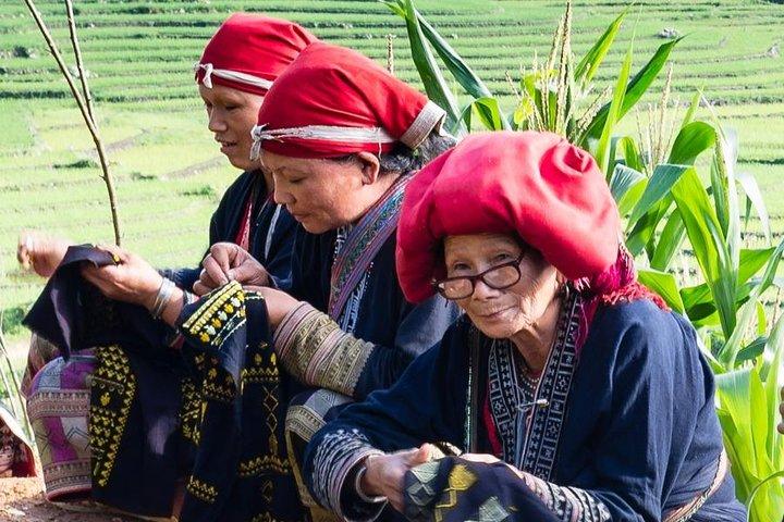 Sapa trekking 2days by bus from Hanoi ( over night in homestay)
