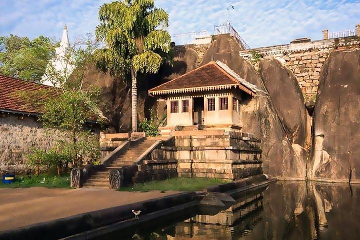Anuradhapura: Tuk Tuk Tour at Ancient City with Audio Guide