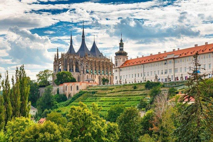 Private transfer from Budapest to Prague with a Sightseeing stop in Kutna Hora
