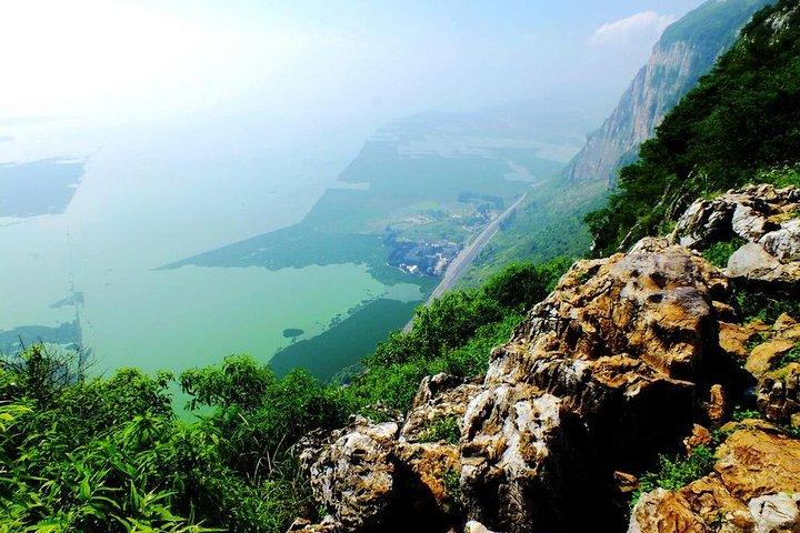 1-Day Private Tour:Stone Forest and Western Hill(Dragon Gate) from Kunming