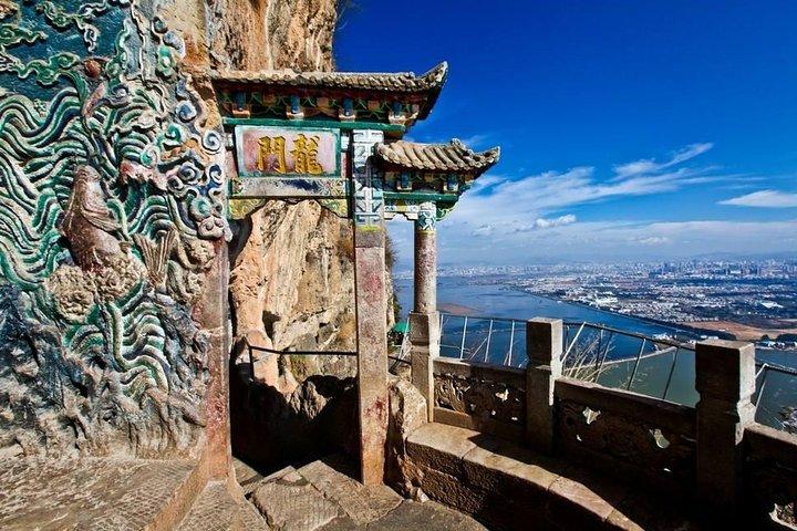 2-Day Kunming tour with the Stone Forest,Flower Market,West Hill and Dragon Gate