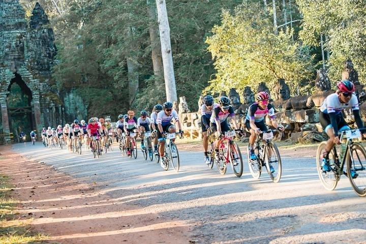Full-Day Angkor Temple Bike Tour from Siem Reap Inclusive of Lunch