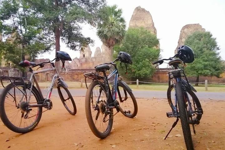 Full-Day Angkor Temple Bike Tour from Siem Reap Inclusive of Lunch