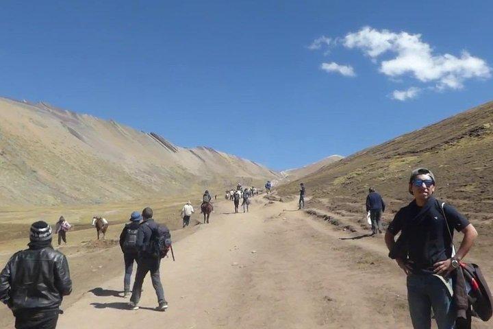 Rainbow Mountain - Group Service