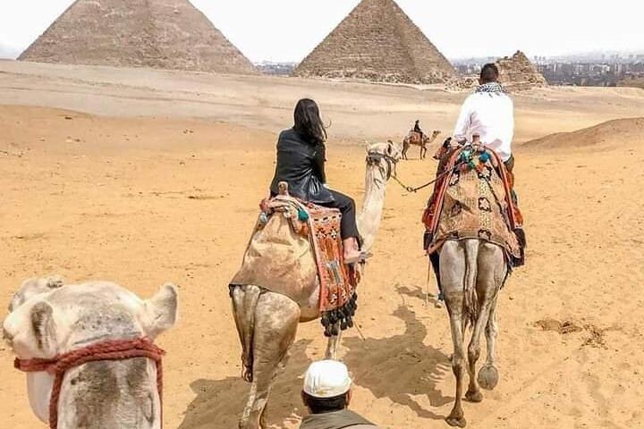 Private Day Tour on a Camel Ride Including Local BBQ Dinner at the Pyramids