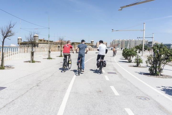 Private e-Bike Tour in Porto – Explore Riverside, Beaches & Parks