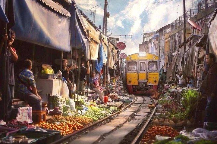 Train Market and Floating Market half day tour