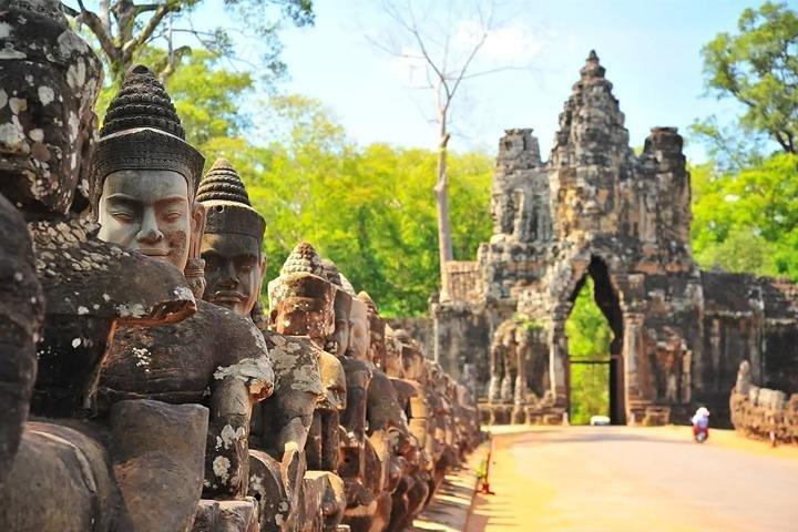 Full-day Ankgor Wat & Banteay Srei Excursion