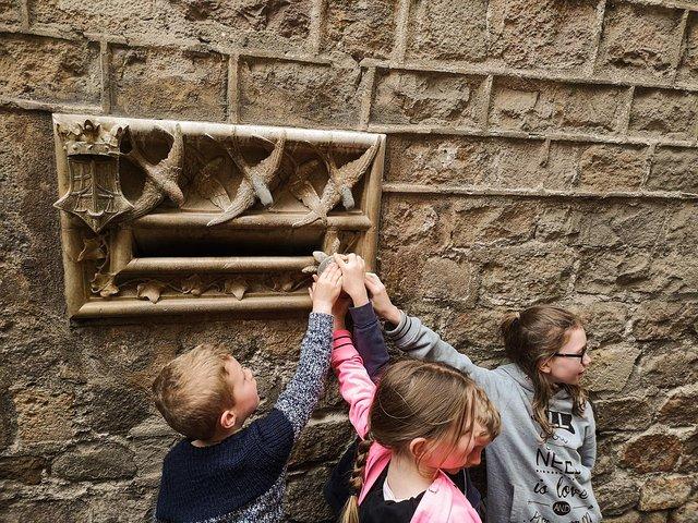 Family Private Tour: Churros, Hot Chocolate & Games in Barcelona