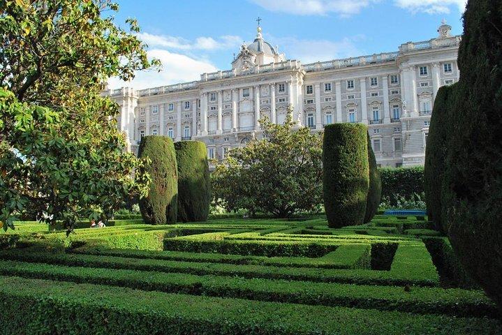 Royal Palace Guided Tour Small Group with Tickets