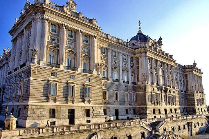 Royal Palace Guided Tour Small Group with Tickets