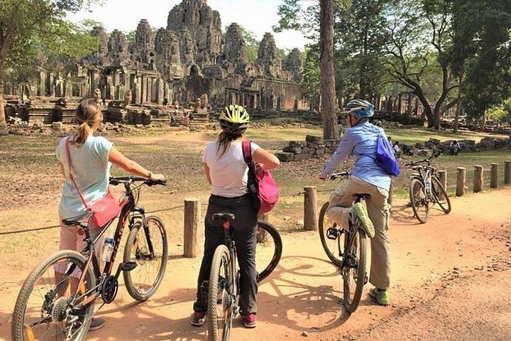 Angkor Wat & Bayon: the Smiling Temple Bike Tour