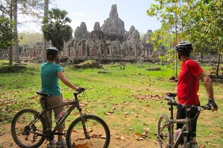 Angkor Wat & Bayon: the Smiling Temple Bike Tour